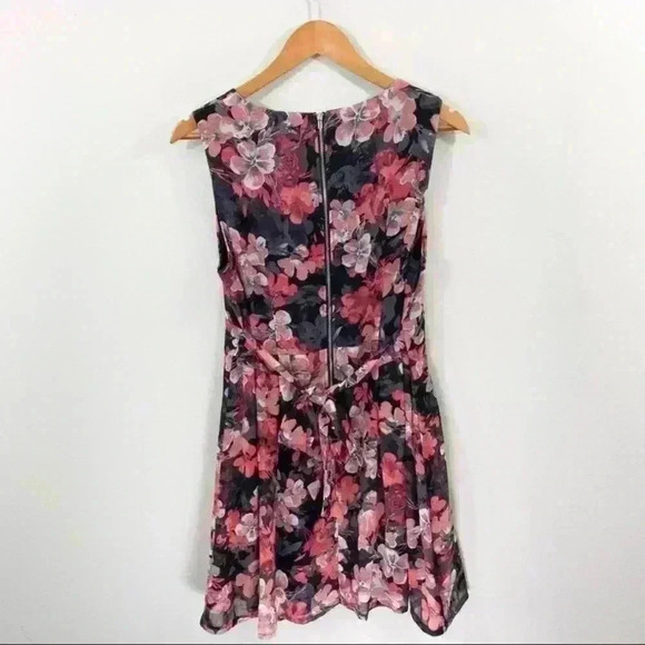 Apricot floral print fit and flare dress - Picture 3 of 4